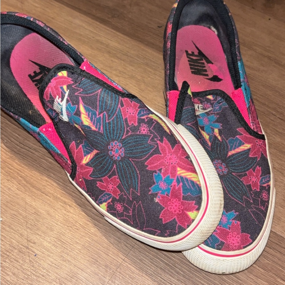 nike slip on